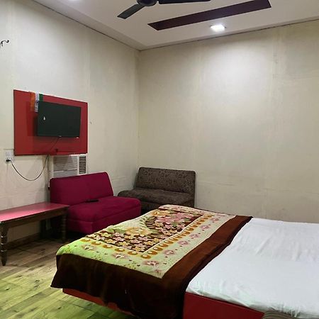 Hotel Skylark Amritsar Esterno foto