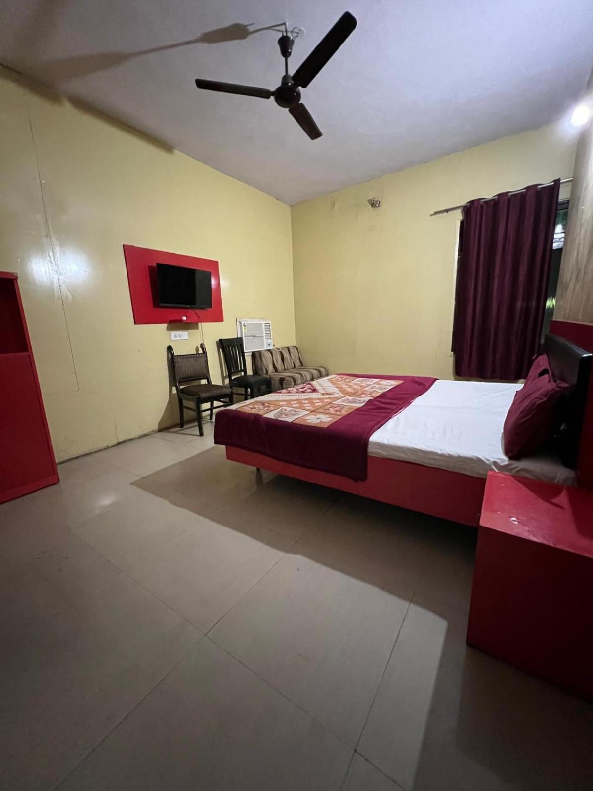 Hotel Skylark Amritsar Esterno foto