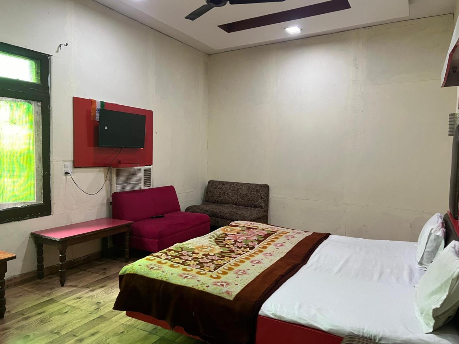 Hotel Skylark Amritsar Esterno foto