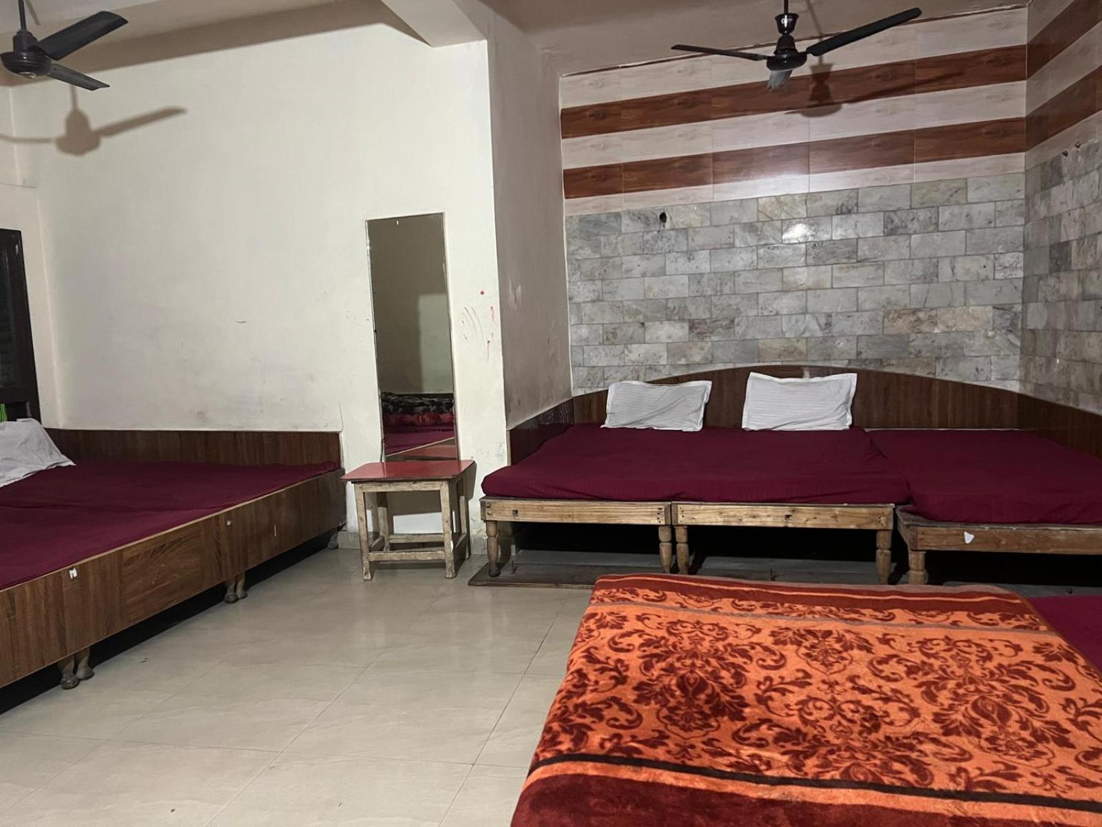 Hotel Skylark Amritsar Esterno foto