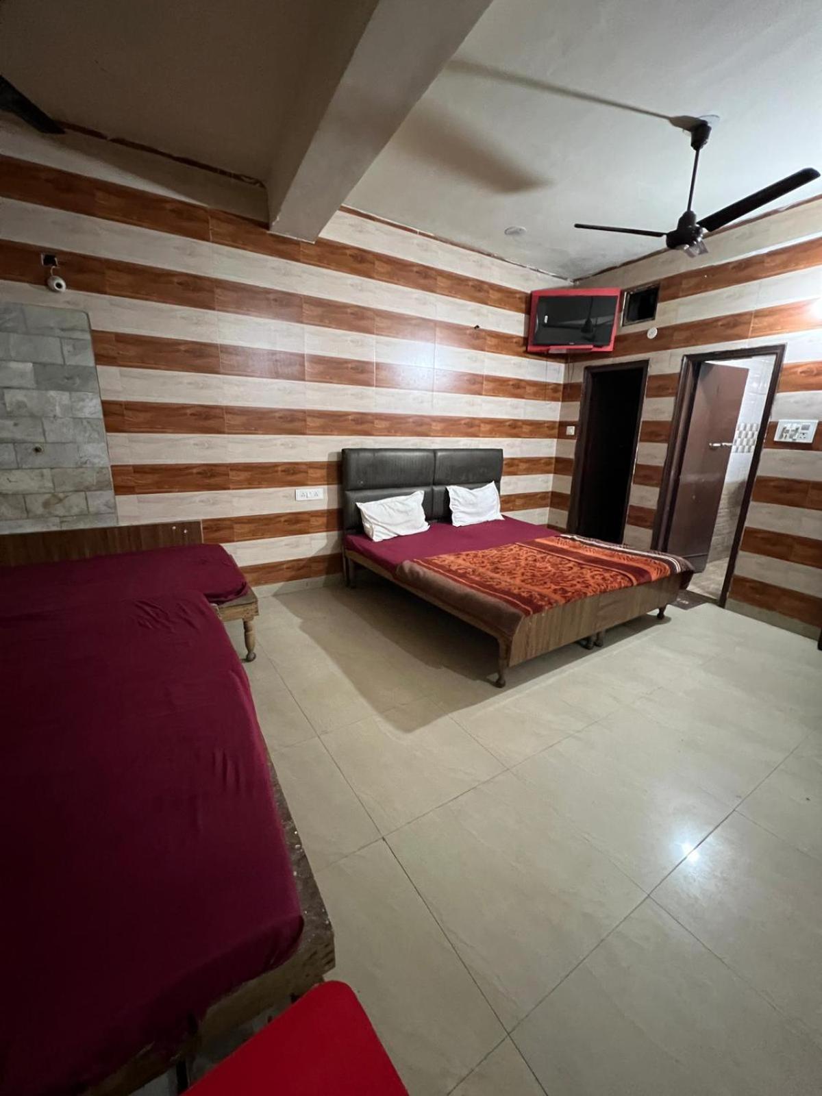 Hotel Skylark Amritsar Esterno foto